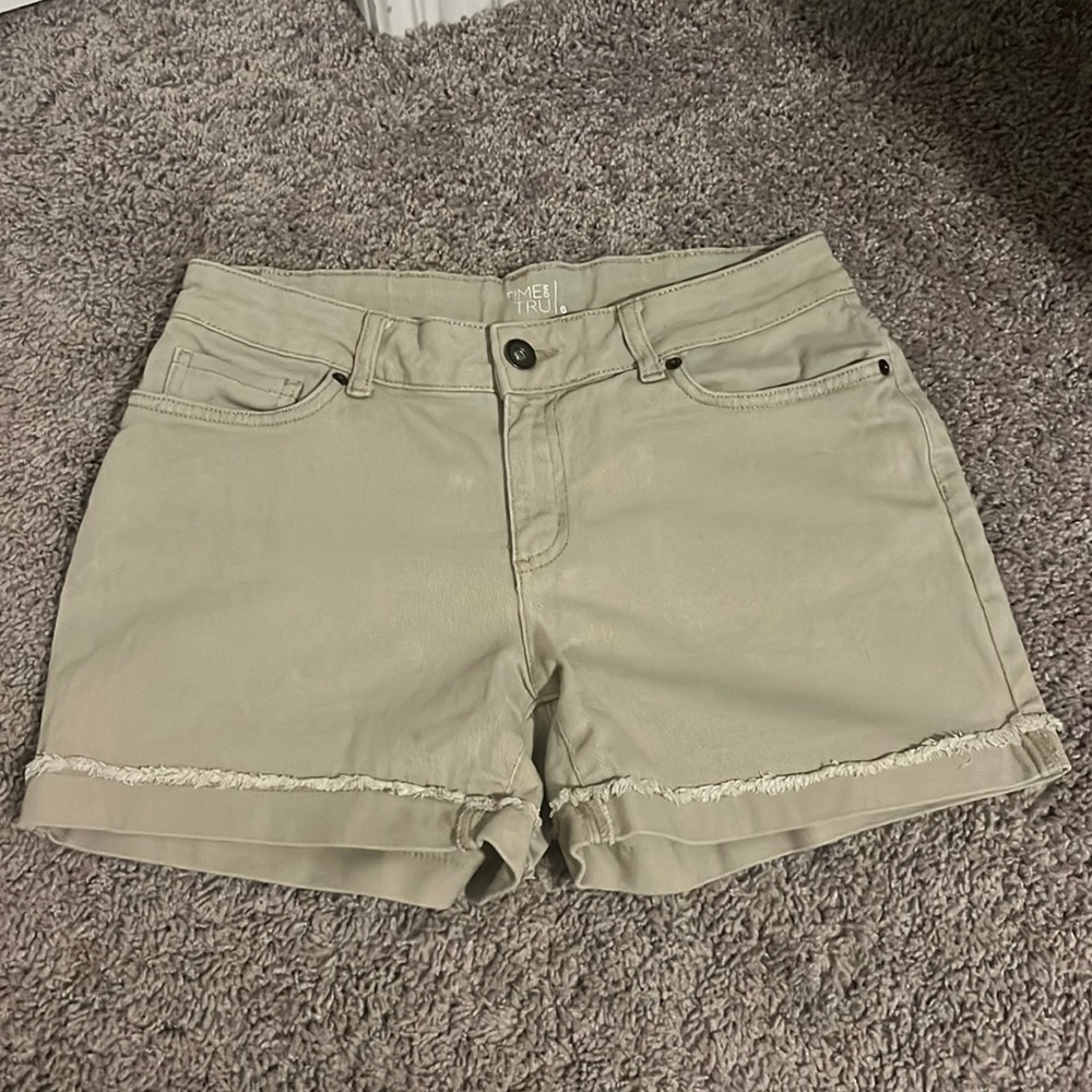 Khaki shorts in new condition
